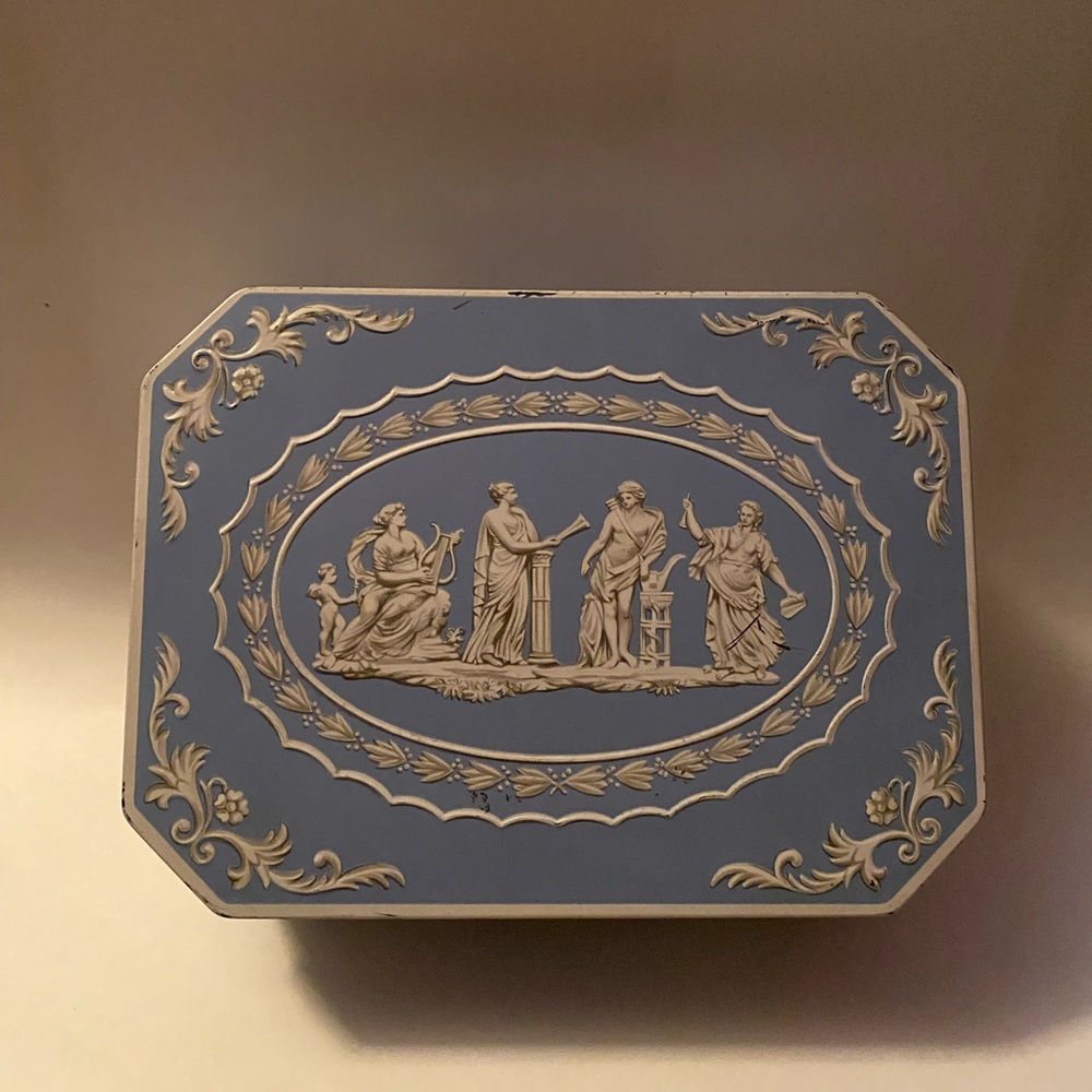 Vintage 50’s Huntley & Palmers Biscuits Blue and White Decorative Tin England